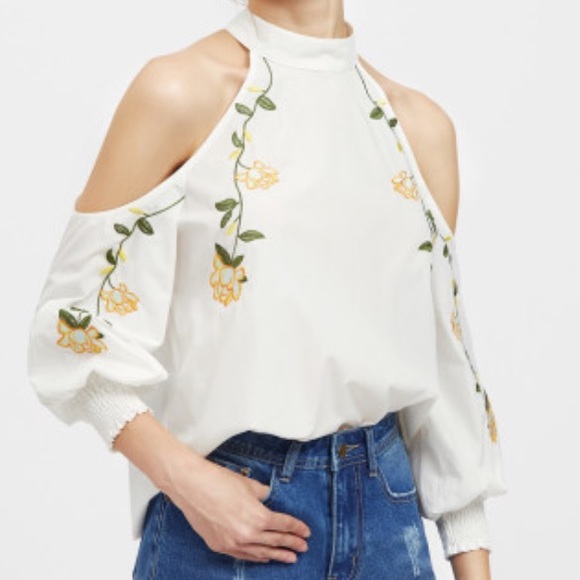 🎉HP 🎁 Keyhole Open Shoulder Top - Picture 4 of 5